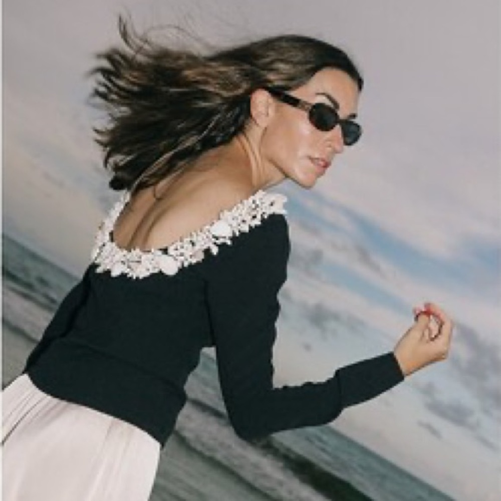Antonio Melani x Elizabeth Damrich Seashell Crepe Boat Neck Long
Sleeve Blouse